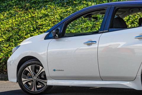 2017 Nissan Leaf 40G 88% SOH - Thumbnail