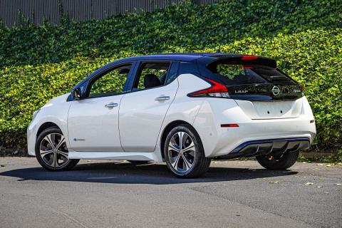 2017 Nissan Leaf 40G 88% SOH - Thumbnail