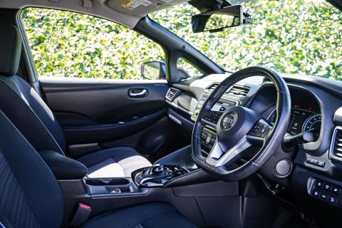 2017 Nissan Leaf 40G 88% SOH - Thumbnail