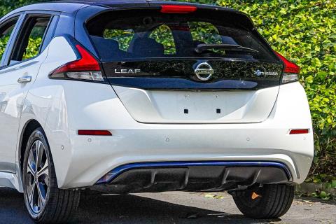 2017 Nissan Leaf 40G 88% SOH - Thumbnail