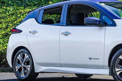 2017 Nissan Leaf 40G 88% SOH - Thumbnail