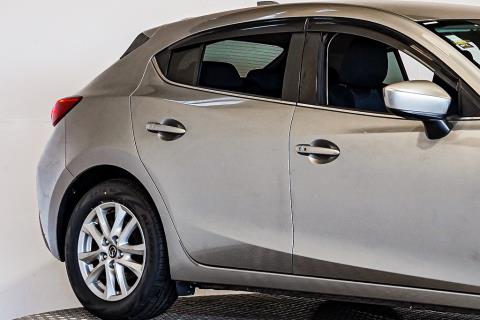 2014 Mazda Axela 15S / 3 Sport - Thumbnail