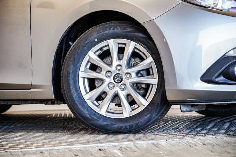 2014 Mazda Axela 15S / 3 Sport - Thumbnail