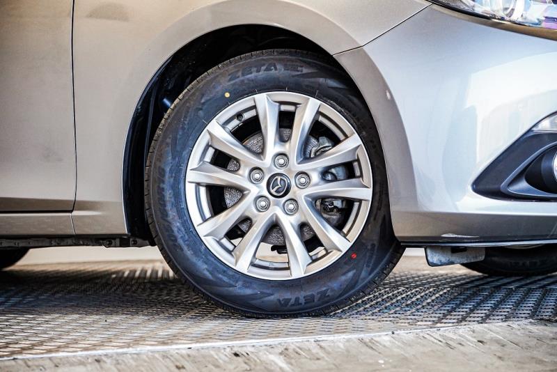 2014 Mazda Axela 15S / 3 Sport
