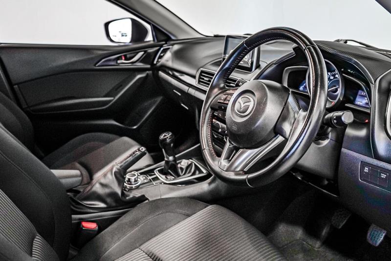2014 Mazda Axela 15S / 3 Sport