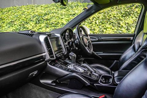 2018 Porsche Cayenne S E-Hybrid - Thumbnail