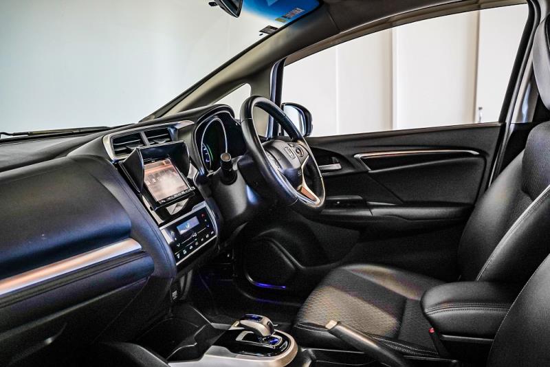 2014 Honda Fit Hybrid L / Jazz