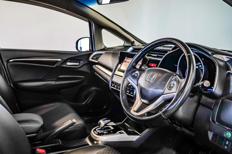 2014 Honda Fit Hybrid L / Jazz