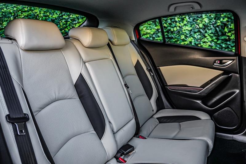 2015 Mazda Axela 20S / 3 Ltd