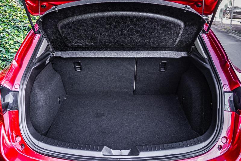 2015 Mazda Axela 20S / 3 Ltd