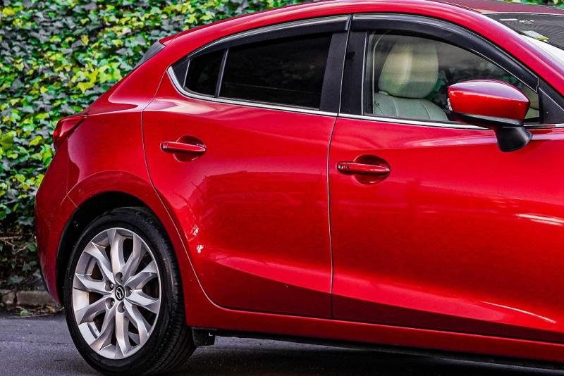 2015 Mazda Axela 20S / 3 Ltd