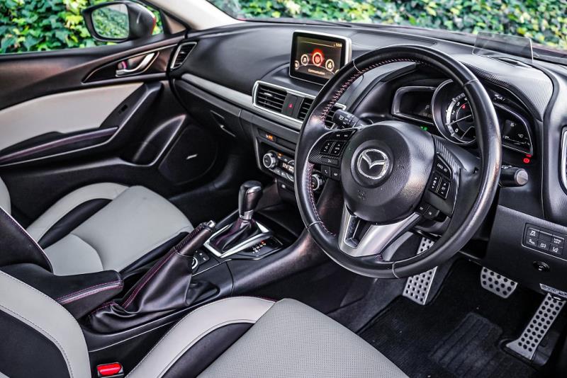 2015 Mazda Axela 20S / 3 Ltd