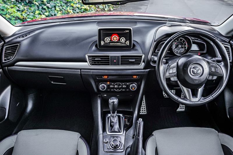 2015 Mazda Axela 20S / 3 Ltd