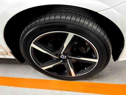 2015 Volvo XC60 T6 R Design 4WD - Thumbnail