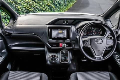 2014 Toyota Voxy ZS / Noah - Thumbnail