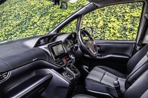 2014 Toyota Voxy ZS / Noah - Thumbnail