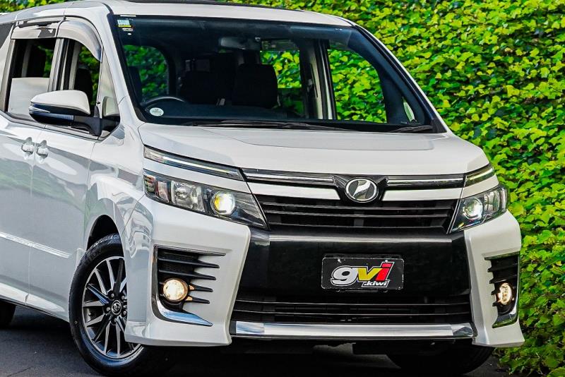 2014 Toyota Voxy ZS / Noah