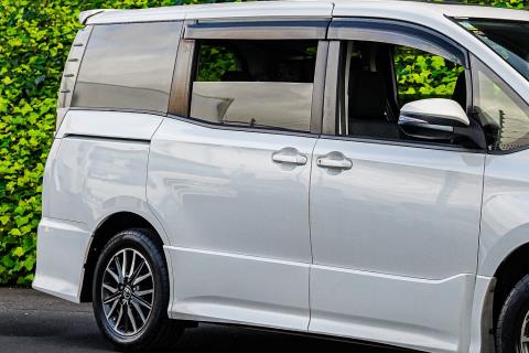 2014 Toyota Voxy ZS / Noah - Thumbnail