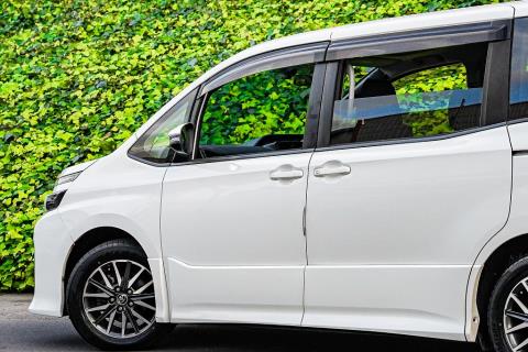 2014 Toyota Voxy ZS / Noah - Thumbnail
