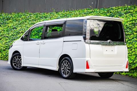 2014 Toyota Voxy ZS / Noah - Thumbnail