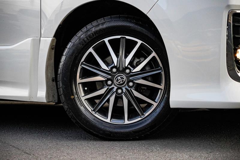 2014 Toyota Voxy ZS / Noah