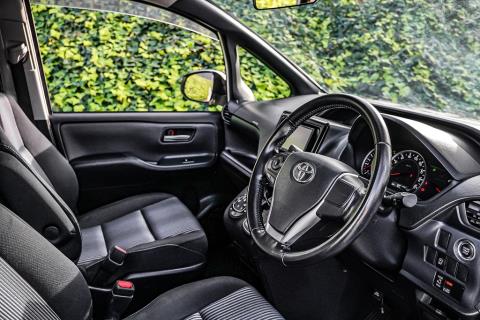 2014 Toyota Voxy ZS / Noah - Thumbnail