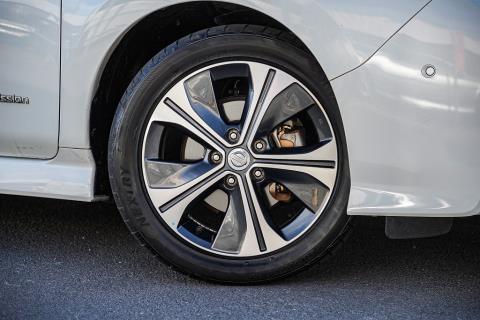 2018 Nissan Leaf 40G 86% SOH - Thumbnail