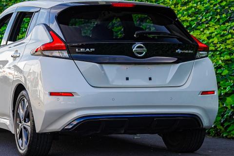 2018 Nissan Leaf 40G 86% SOH - Thumbnail