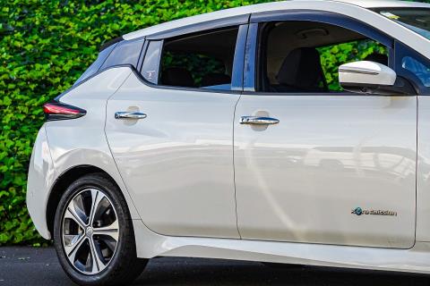 2018 Nissan Leaf 40G 86% SOH - Thumbnail
