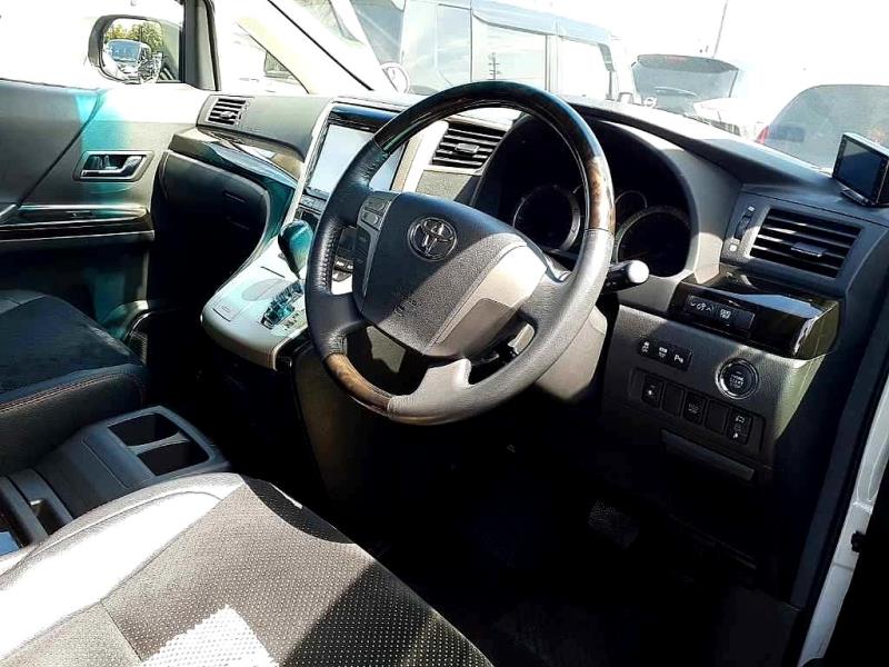 2014 Toyota Vellfire 2.4Z / Aplhard