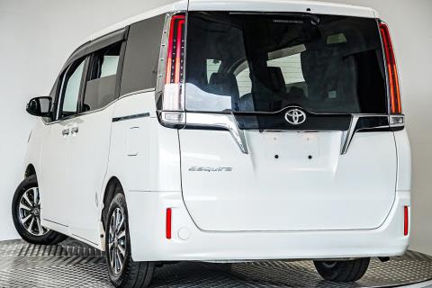 2018 Toyota Esquire / Voxy - Thumbnail