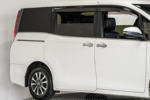 2018 Toyota Esquire / Voxy - Thumbnail