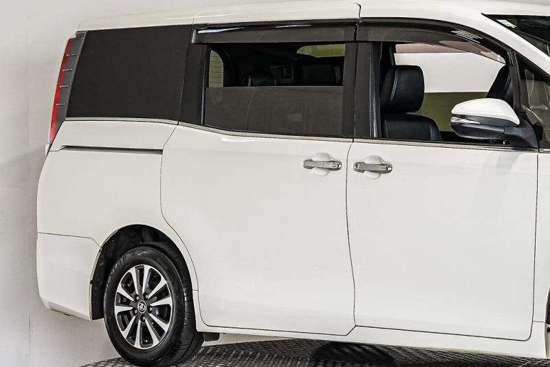 2018 Toyota Esquire / Voxy