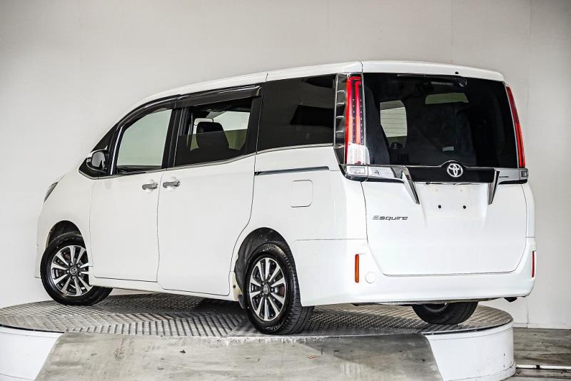 2018 Toyota Esquire / Voxy