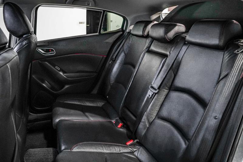 2014 Mazda Axela 20S / 3 Sport