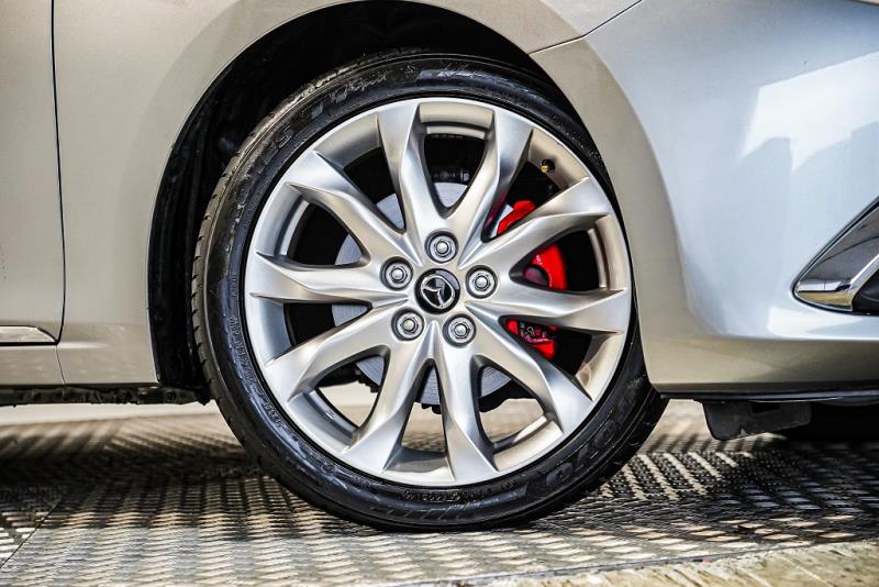2014 Mazda Axela 20S / 3 Sport