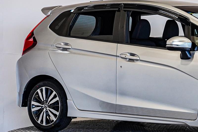 2014 Honda Fit S / Jazz Hybrid RS
