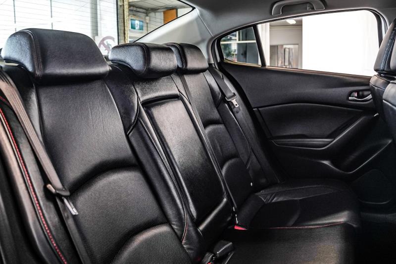 2015 Mazda Axela Hybrid / 3 Ltd