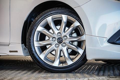2015 Mazda Axela Hybrid / 3 Ltd - Thumbnail