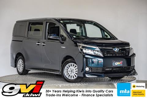 2014 Toyota Voxy Hybrid / Noah - Thumbnail
