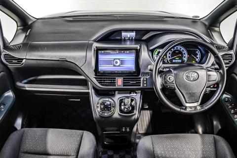 2014 Toyota Voxy Hybrid / Noah - Thumbnail
