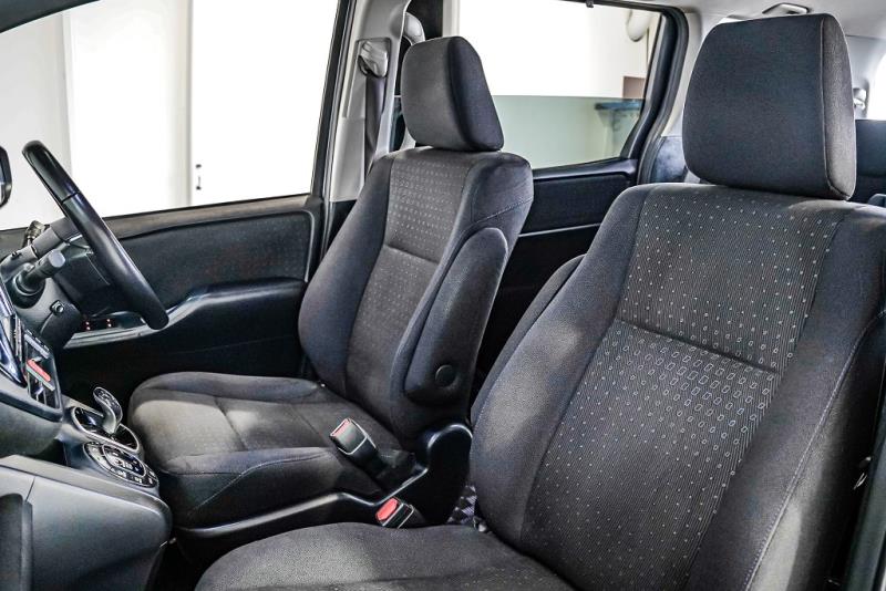 2014 Toyota Voxy Hybrid / Noah