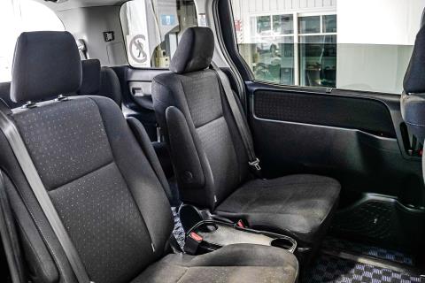 2014 Toyota Voxy Hybrid / Noah - Thumbnail