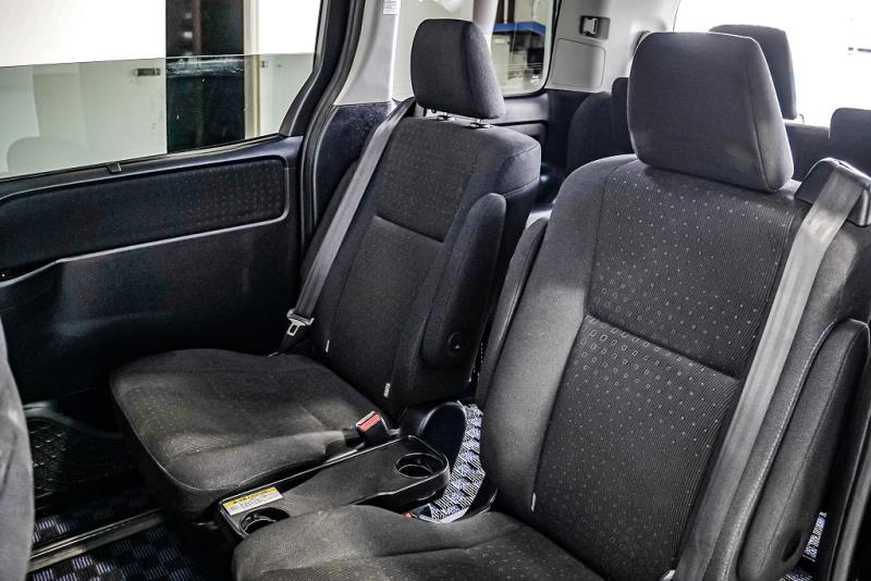 2014 Toyota Voxy Hybrid / Noah