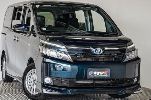 2014 Toyota Voxy Hybrid / Noah - Thumbnail