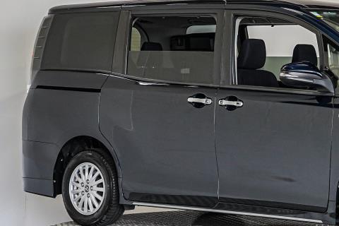 2014 Toyota Voxy Hybrid / Noah - Thumbnail