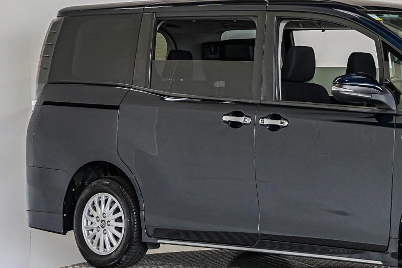 2014 Toyota Voxy Hybrid / Noah