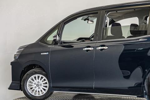 2014 Toyota Voxy Hybrid / Noah - Thumbnail