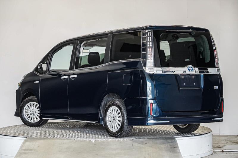 2014 Toyota Voxy Hybrid / Noah