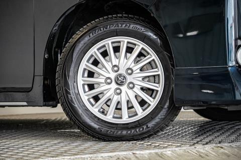 2014 Toyota Voxy Hybrid / Noah - Thumbnail